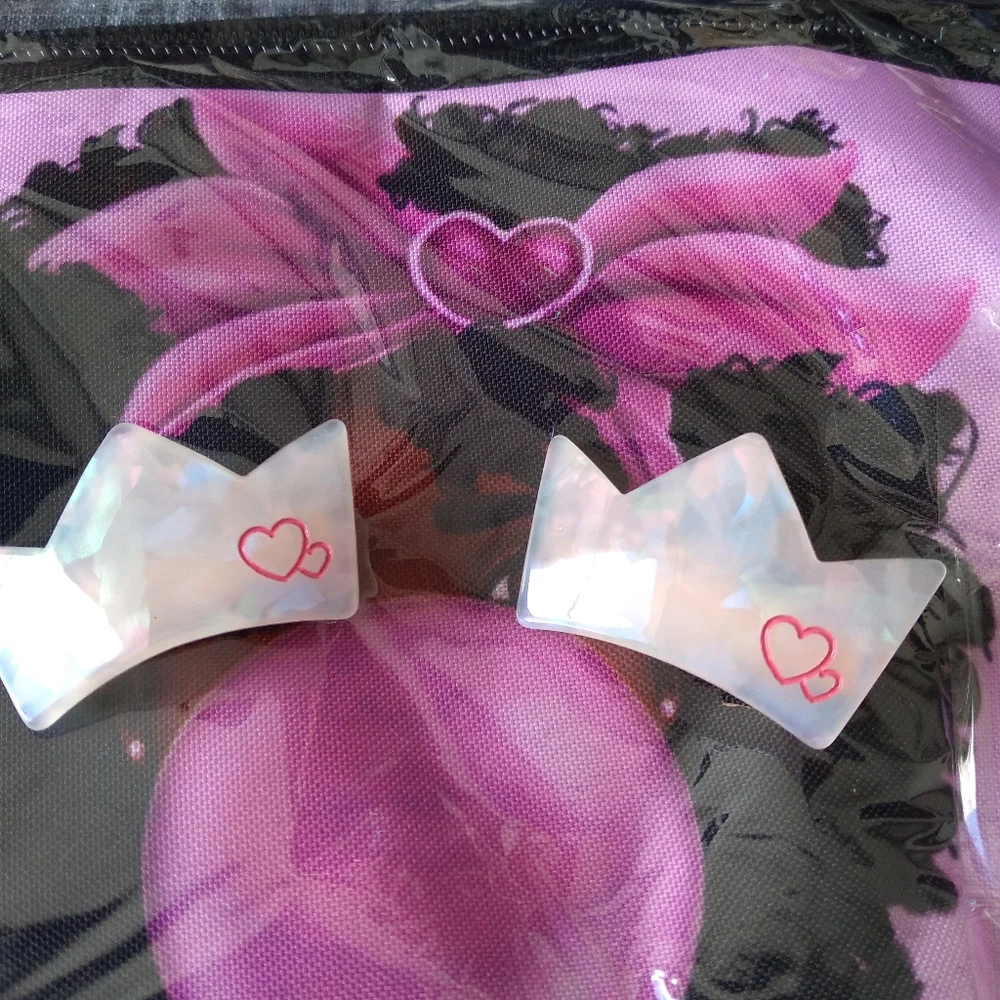 Pink crown hair clips